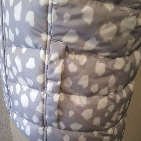 Sz S Lands' End gray & white cloud print down blend puffy vest excellent! - Picture 4 of 5